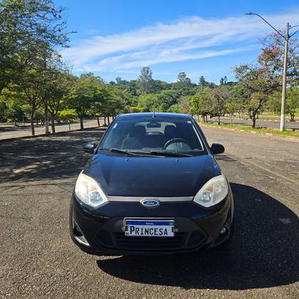 FORD FIESTA 1.0 ROCAM SE 8V FLEX 4P MANUAL FORD FIESTA 1.0 ROCAM SE 8V FLEX 4P MANUAL